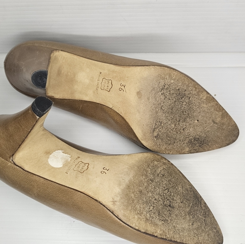 Manolo Blahnik Pointed Toe Alligator Embossed Pumps Size 36 - Picture 8 of 9